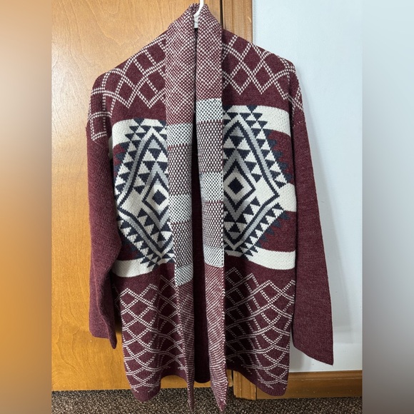 Burgundy Geometric Patterned Cardigan - Picture 6 of 7
